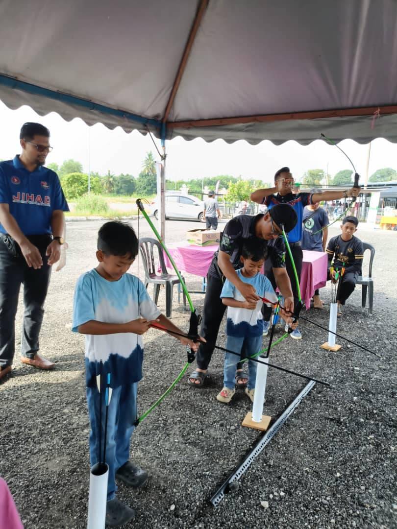 MEMANAH BERSAMA AADK DAN KOMUNITI SEKITAR MASJID KG JAWA SEGAMAT